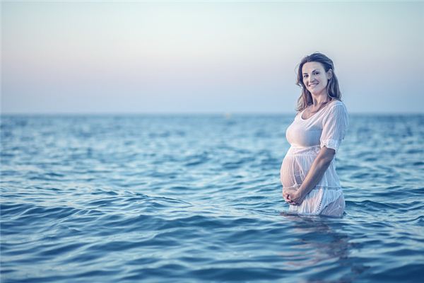 孕妇梦见在水中行走