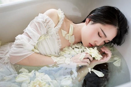 属马的人2020年十月订婚领证日子推荐！领证要带什么？