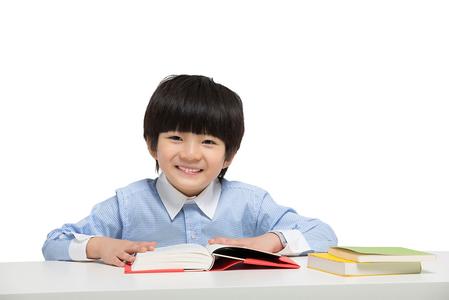 泓翔2017年4月生肖马学业考试运势
