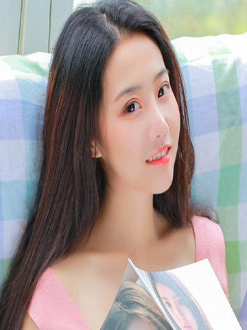 属鸡的女生喜欢一个人的表现，有点扭捏