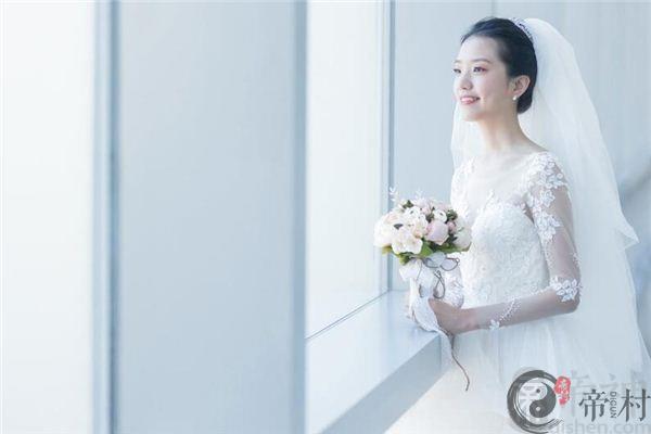 1971年女姻缘如何