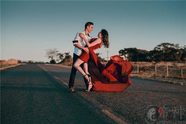 生肖猴男喜欢哪种女人