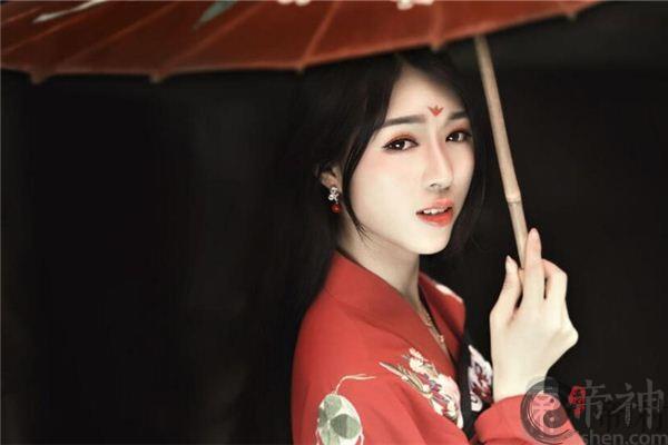 属龙女和什么属相不合
