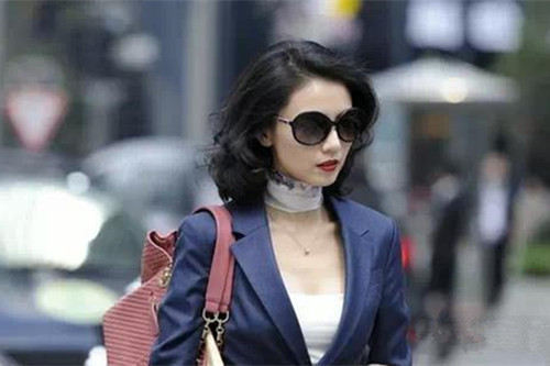 不甘平庸，天生自带女强人光环的AB型女