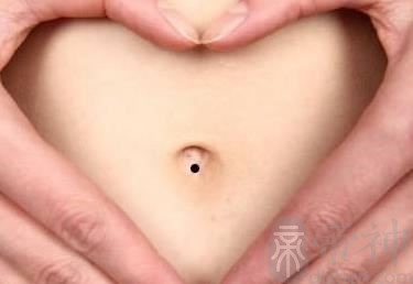 女人肚脐眼里有痣预示桃花朵朵开