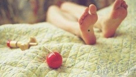 女人右脚有痣全图解