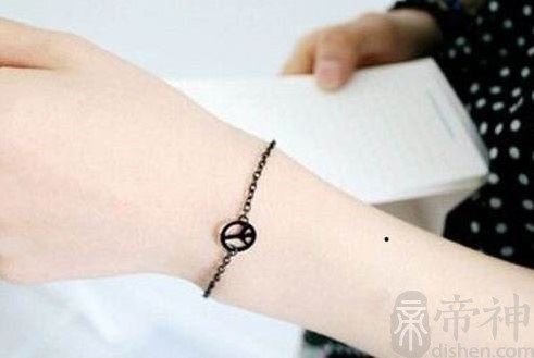 手臂有痣代表生活中会有贵人相助？