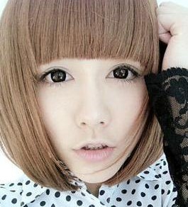 易劈腿的男女面相