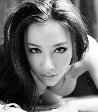 容易脚踏两条船的面相