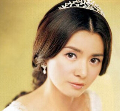 招蜜蜂追捧的女人面相