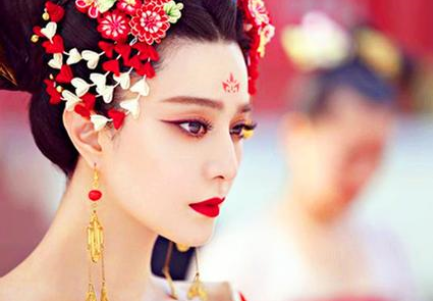 桃花眼女生的命运好吗