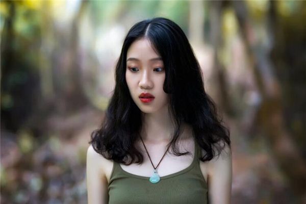 眉毛尾部打旋的名人 眉毛尾结旋人的面相怎样