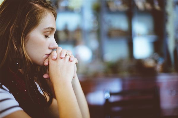 女人右手生命线有分叉