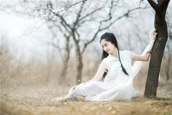女人发际线正中有痣好不好