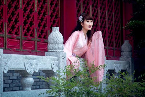 女人发际线有旋 如此面相者