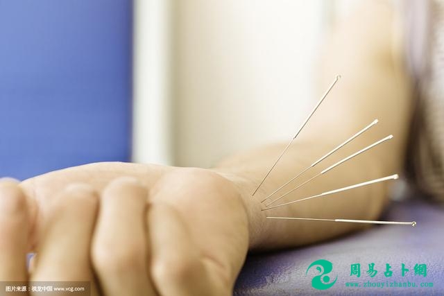 算命先生通晓八字命理，十卦十灵，求算者踏破门槛，他却叫人不要算命？