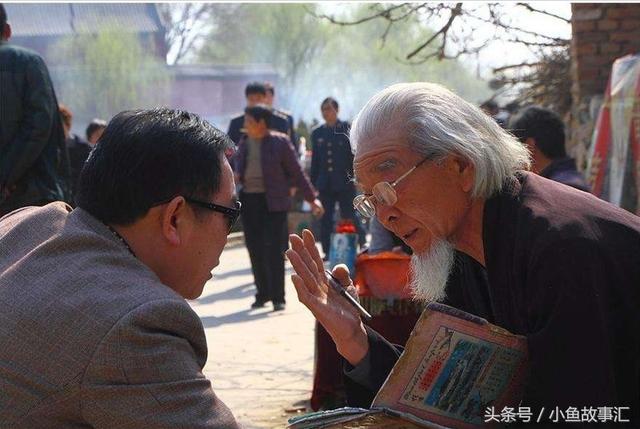 故事：算命先生生前神机妙算，料事如神，岂料死后竟差点没棺材下葬