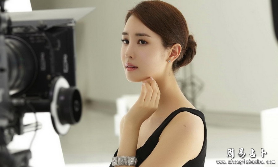 看看什么样的八字是个天生丽质的美女