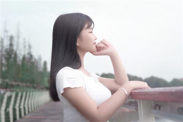 中正为什么会凹陷