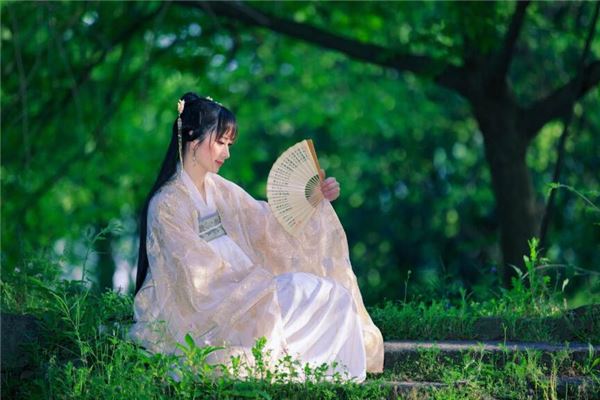 下嘴唇有痣的女人好不好？