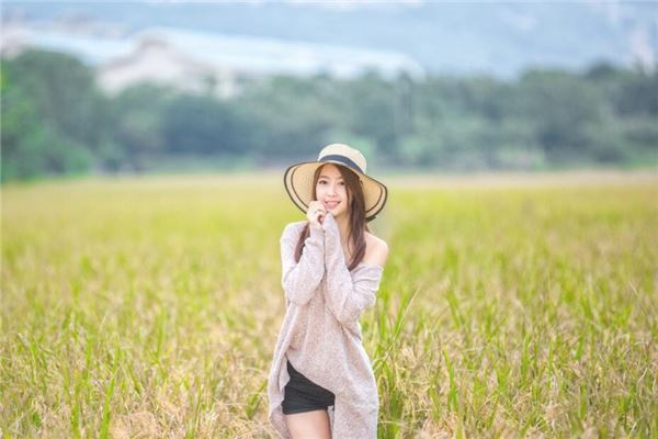 下嘴唇中间有痣