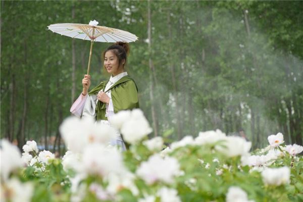 二两七钱女命有贵人吗