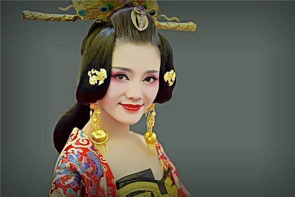 五两女命白话详解一生