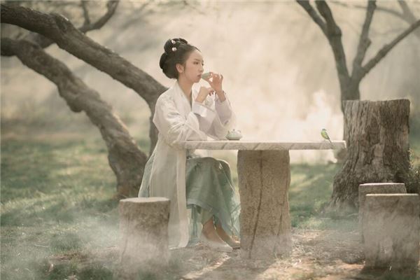六两八钱女命的解读