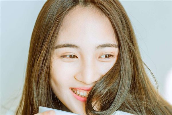 女人卧蚕眼面相好不好