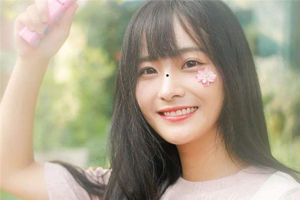 鼻梁上长痣对人的影响有哪些