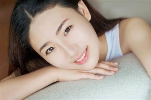 嘴唇厚的女人命运好不好？