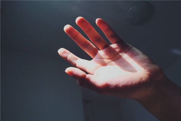掌心有痣的女人右手表达的寓意