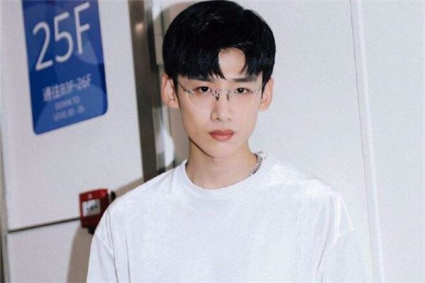 男性颧骨突出面相大全集介绍