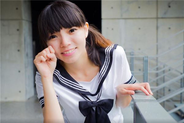 女性嘴唇上薄下厚的命理