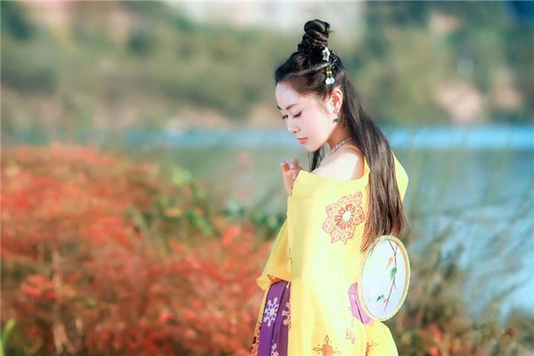 女人右耳朵发热代表着什么