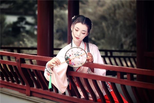 右耳朵有痣