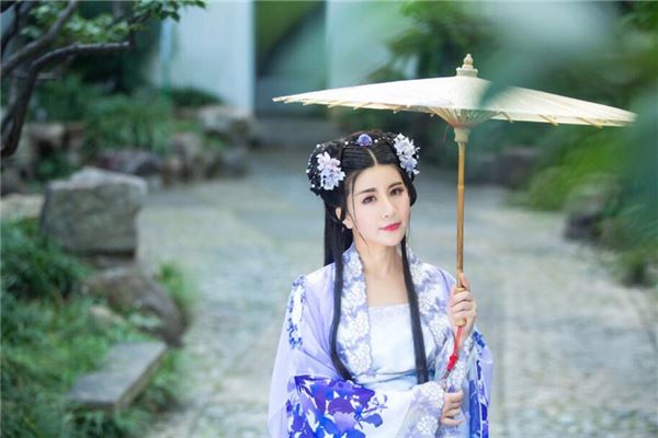 右脸腮帮下有痣